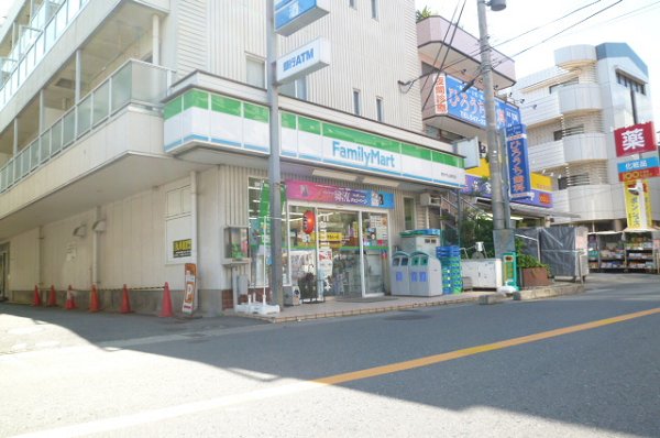 Convenience store. 280m to Family Mart (convenience store)