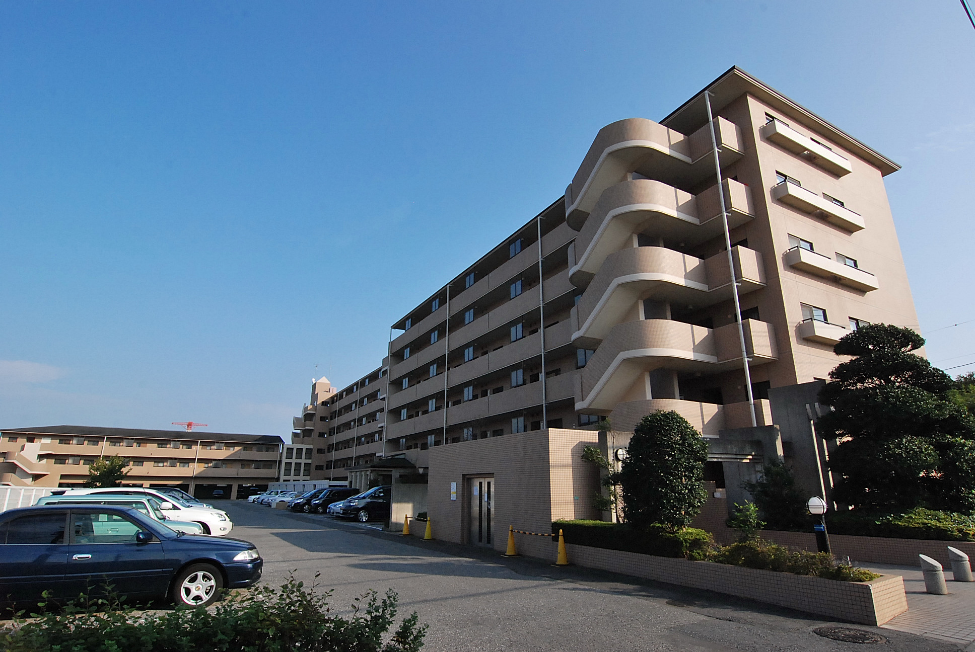 Building appearance. The front is a parking space Shooting from the building hallway side