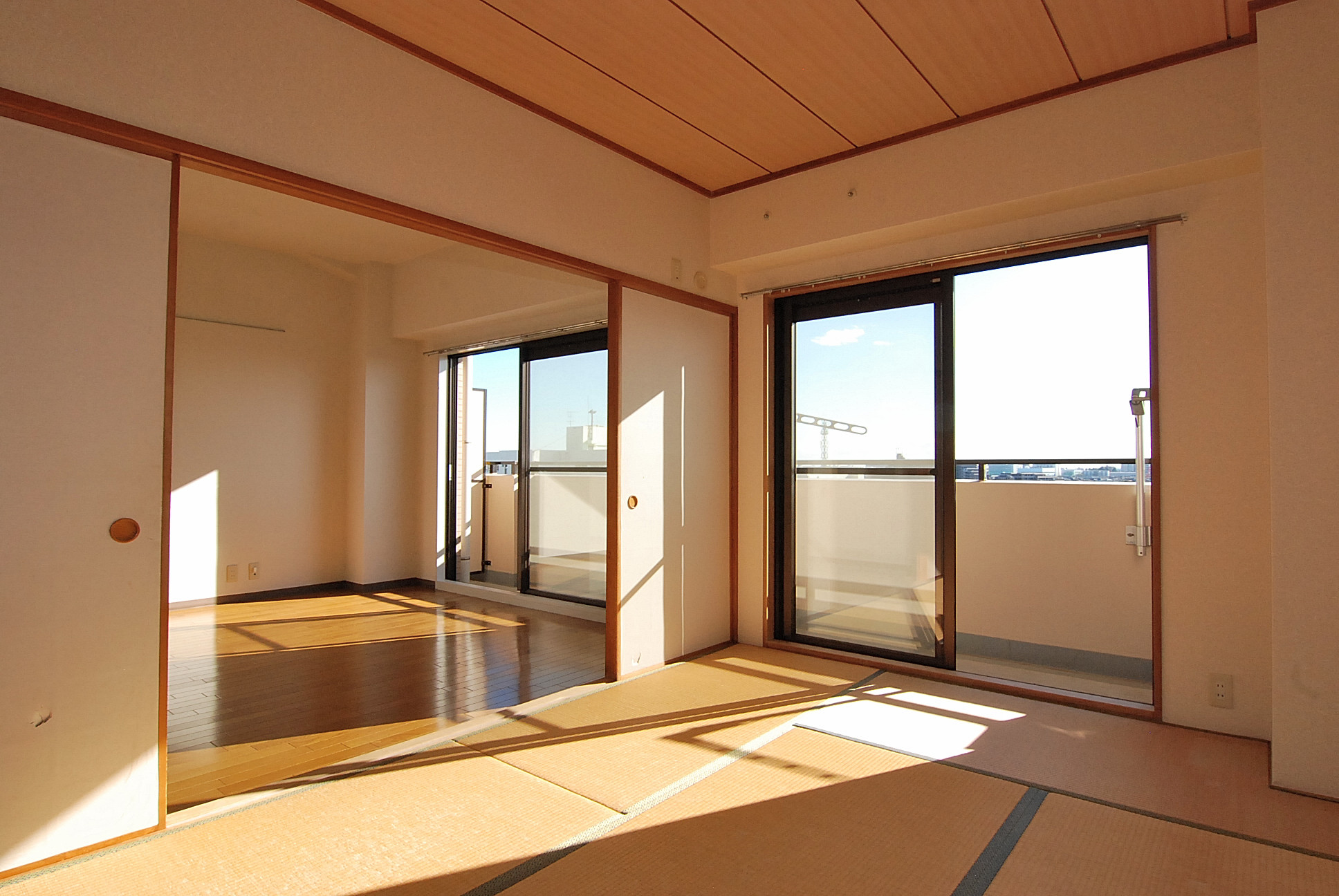 Other room space. Japanese-style room 6 quires The you will see a good day.