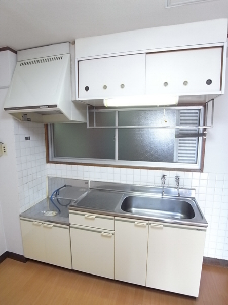 Kitchen. Gas stove installation Allowed! Kitchen cuisine can be effortless!