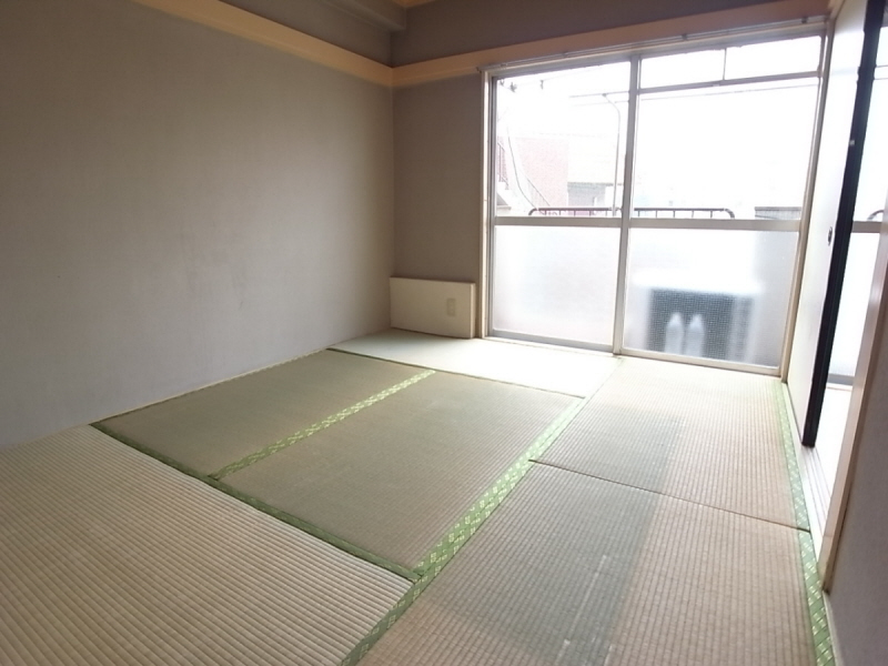 Living and room. Very calm Japanese-style room! Guests can relax purring ☆