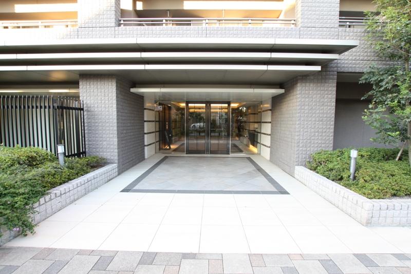 Entrance. Auto-Lock Yes, Security surface worry in there various places security cameras.