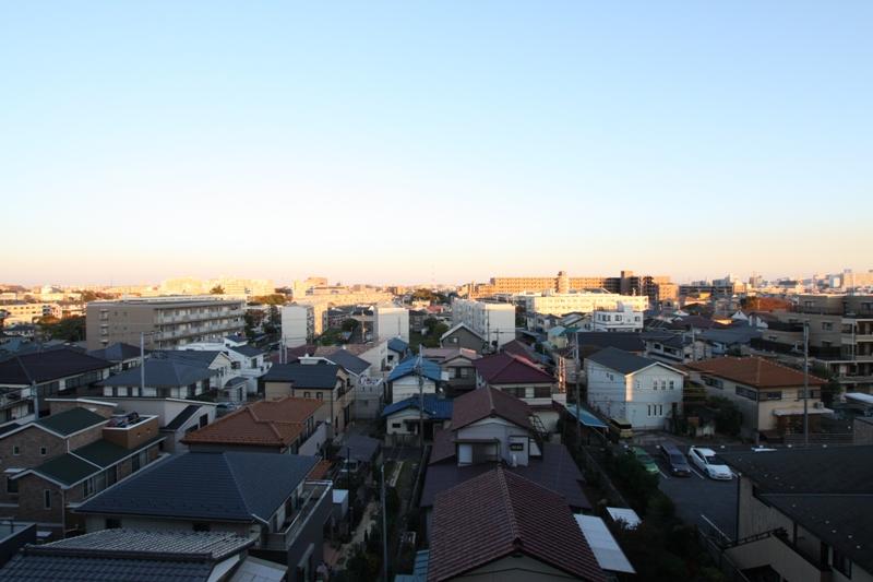 View photos from the dwelling unit. Because of the neighborhood low-rise residential area, Per yang ・ Good view.
