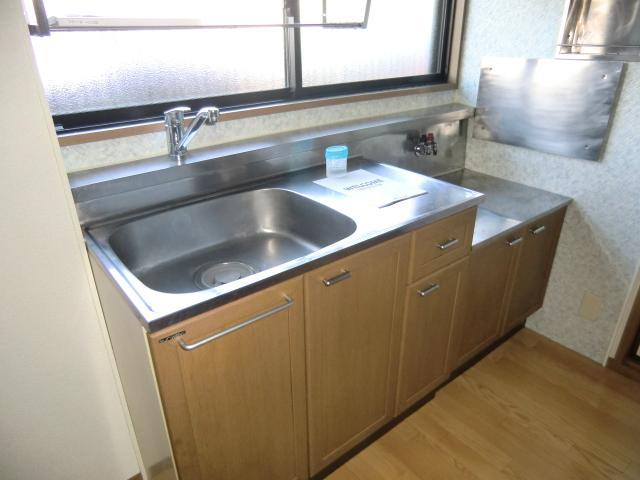 Kitchen. It is also available a convenient window in the spacious sink