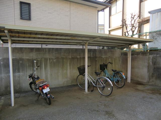 View. Bicycle parking is convenient with roof