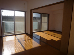 Living and room. Sunny Western-style ・ living