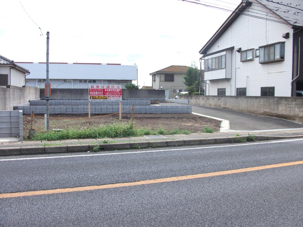 Local photos, including front road. Local (12 May 2013) Shooting