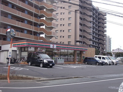 Convenience store. 50m until the Seven-Eleven (convenience store)