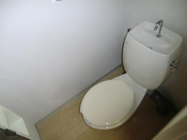 Toilet. Please contact us so you can immediately move