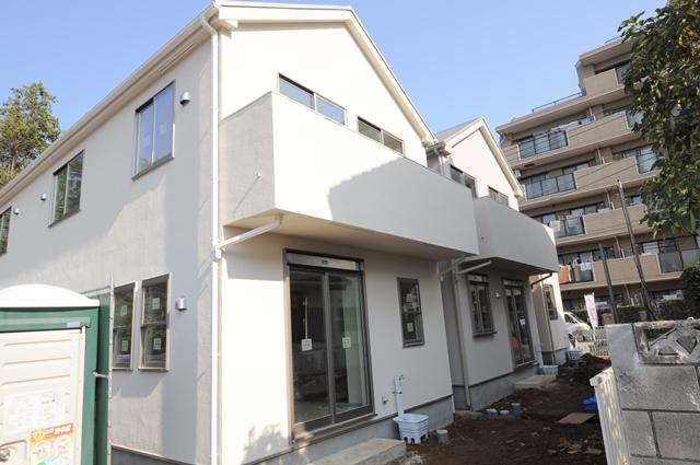 Garden. About 3m a garden space on the south side.