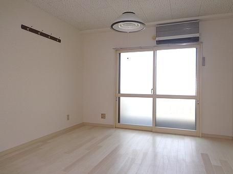 Living and room. Loose 10 tatami rooms