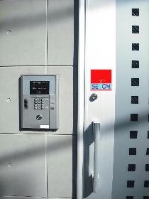 Entrance. PIN authentication of auto-lock door