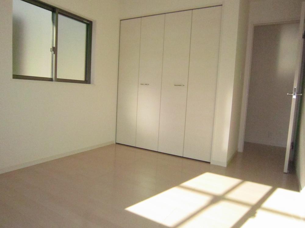 Non-living room. Indoor (12 May 2013) Shooting