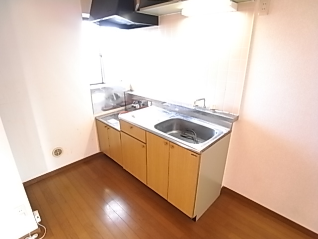 Kitchen. 2-neck is a gas stove can be installed. Thank you.