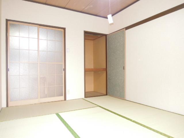 Living and room. It tatami rooms are calm somehow.