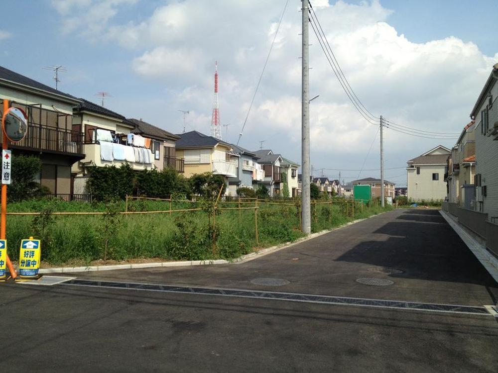 Local photos, including front road. Sunny all 7 compartment