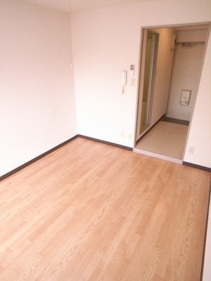 Living and room. But it is not cold and winter because the cushion floor ☆