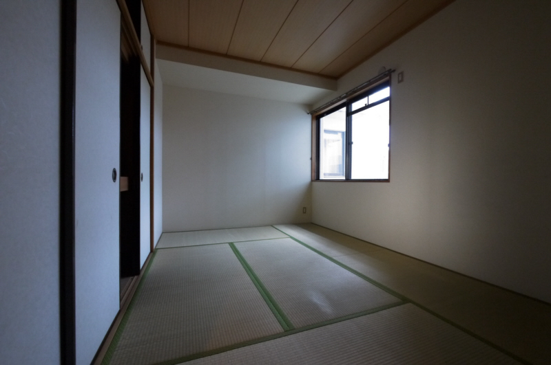 Living and room. Tatami rooms are calm