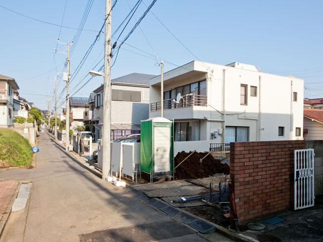 Local photos, including front road. Local (10 May 2013) Shooting