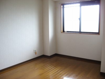 Other room space. There are also housed in this room.