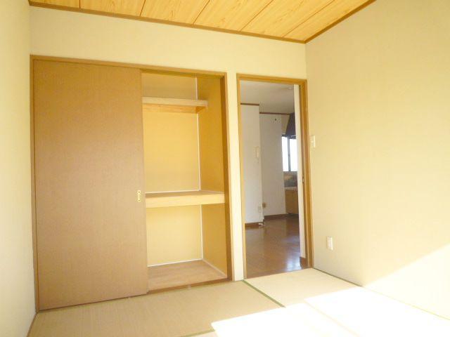 Living and room. It will calm mind I Japanese-style room.