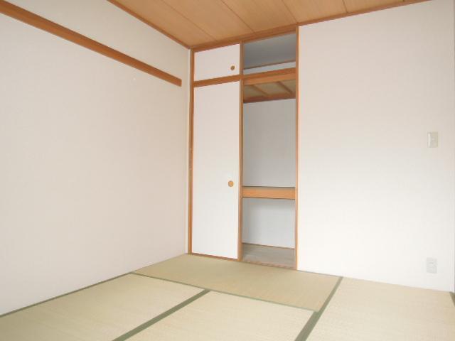 Other room space. Tatami rooms are good feelings.