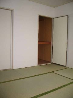 Living and room. Japanese-style room is 8 pledge that room.