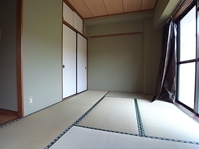 Other room space. Japanese-style, Day is good.