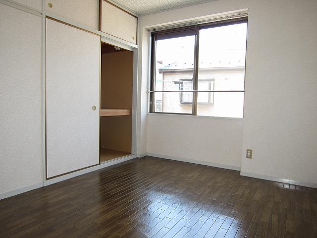 Living and room. Beautiful flooring.