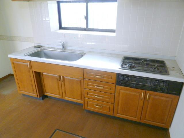 Kitchen. Sale is the kitchen, such as the apartment