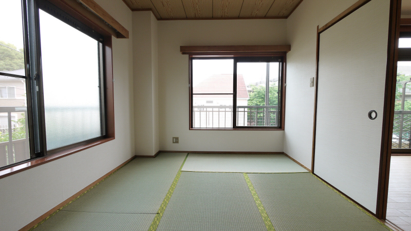 Other room space. Tatami rooms can relax and can purr