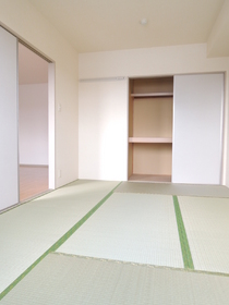 Living and room.  ☆ 6 is a Pledge of Japanese-style room ☆ 