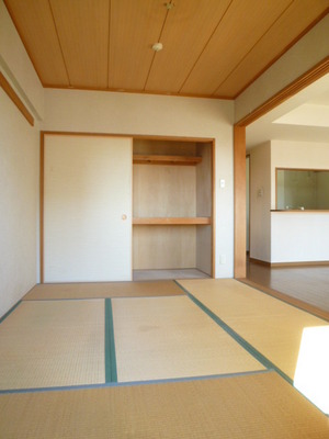 Other. Adjacent to the living room Japanese-style room is a user-friendly rooms. 