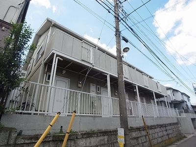 Building appearance. Convenient location there is a drug store and convenience stores and the like around the station.