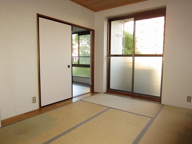 Living and room. It tatami room is calm.