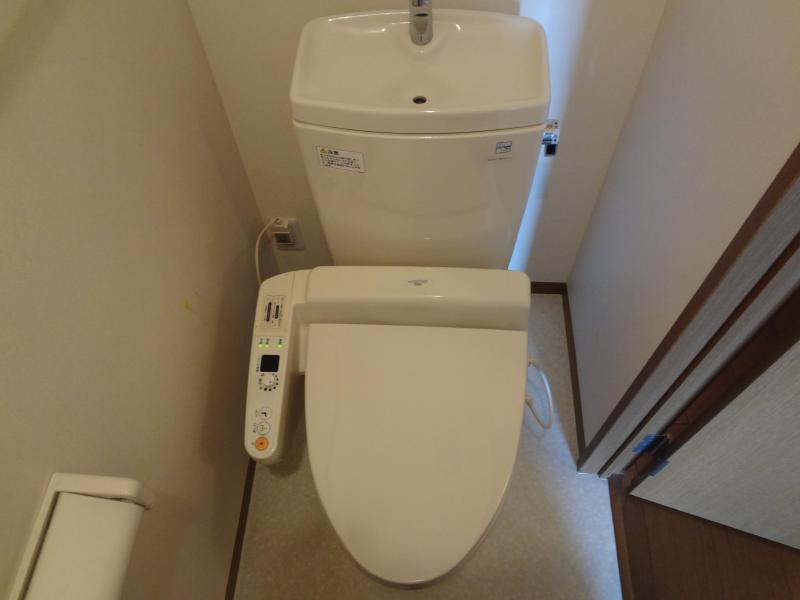 Toilet. Washlet has gone with.