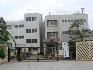 Primary school. 1210m to Maehara Elementary School