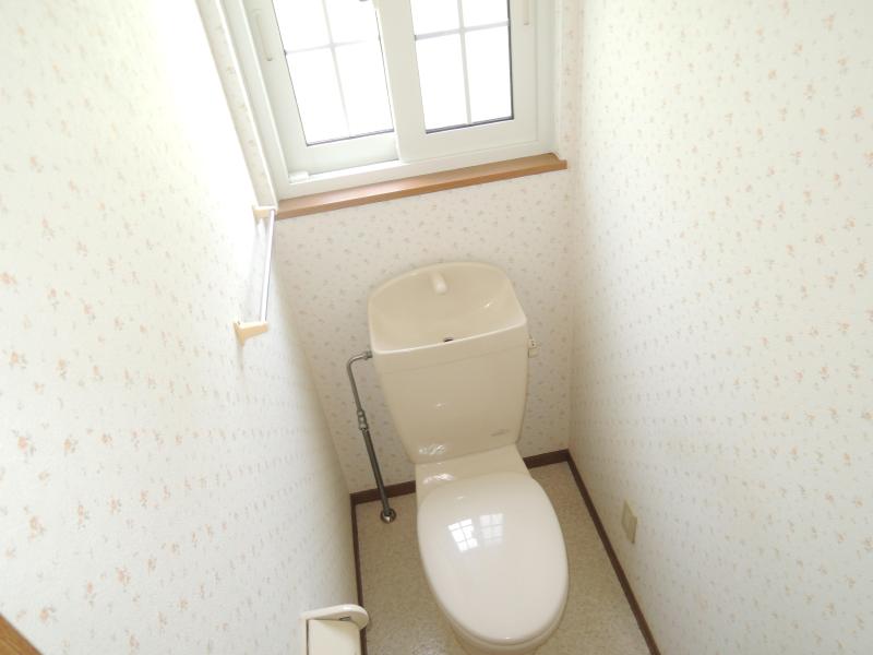 Toilet. It is beautifully cleaning being completed