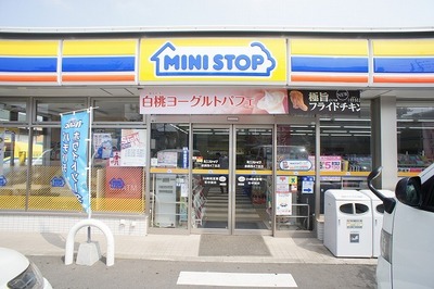 Convenience store. MINISTOP Maeharanishi 4-chome up (convenience store) 97m