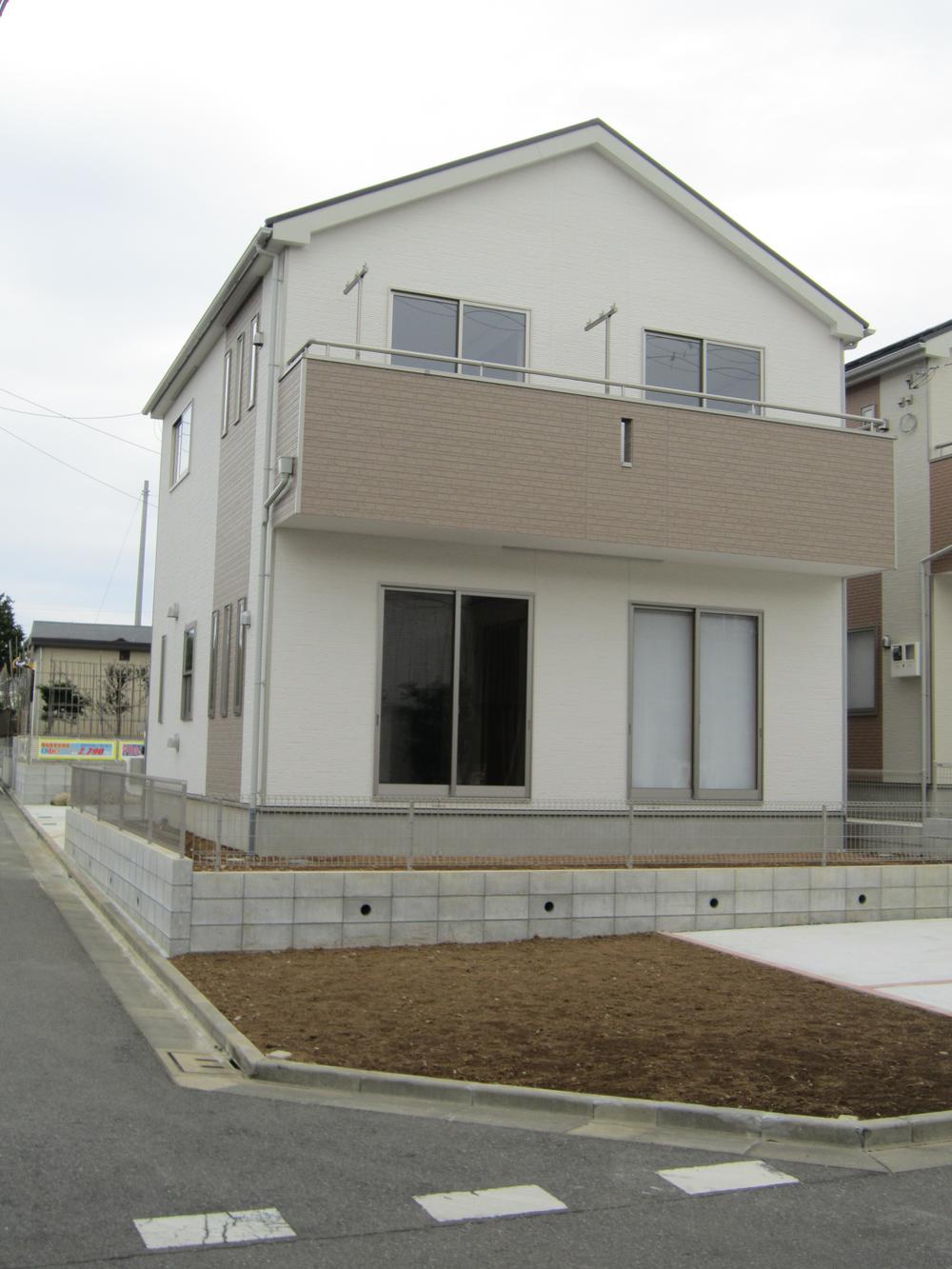 Local appearance photo. Local (11 May 2013) Shooting