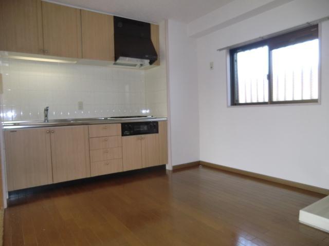 Living and room. It is a wide kitchen is happy enough dining