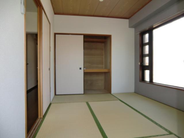 Other. I Japanese-style room is pleasant with a window