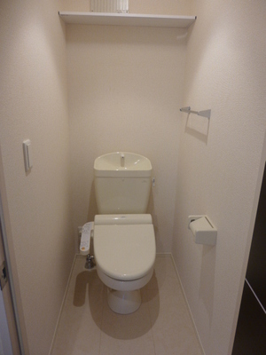 Toilet. Bidet function with toilet ☆ There is also a shelf and towel rail!