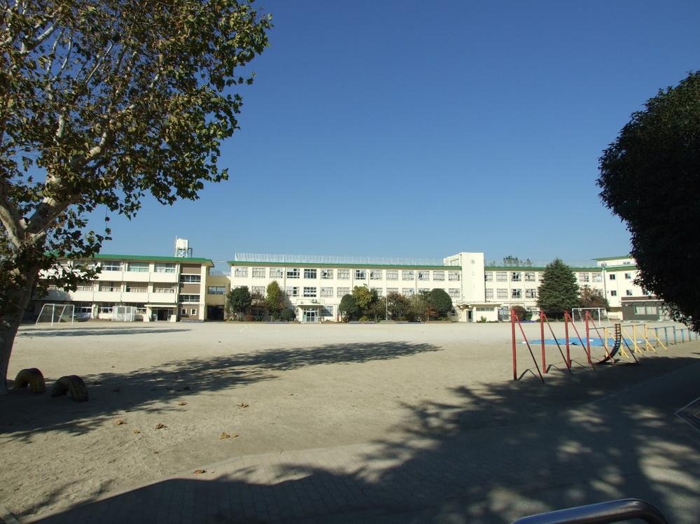 Primary school. Nakanogi until elementary school 570m