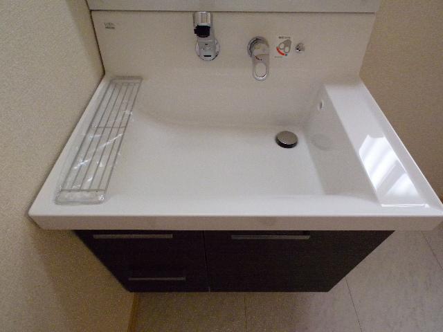 Wash basin, toilet. Indoor (September 2013) Shooting