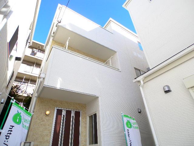 Local appearance photo. Local (12 May 2013) Shooting