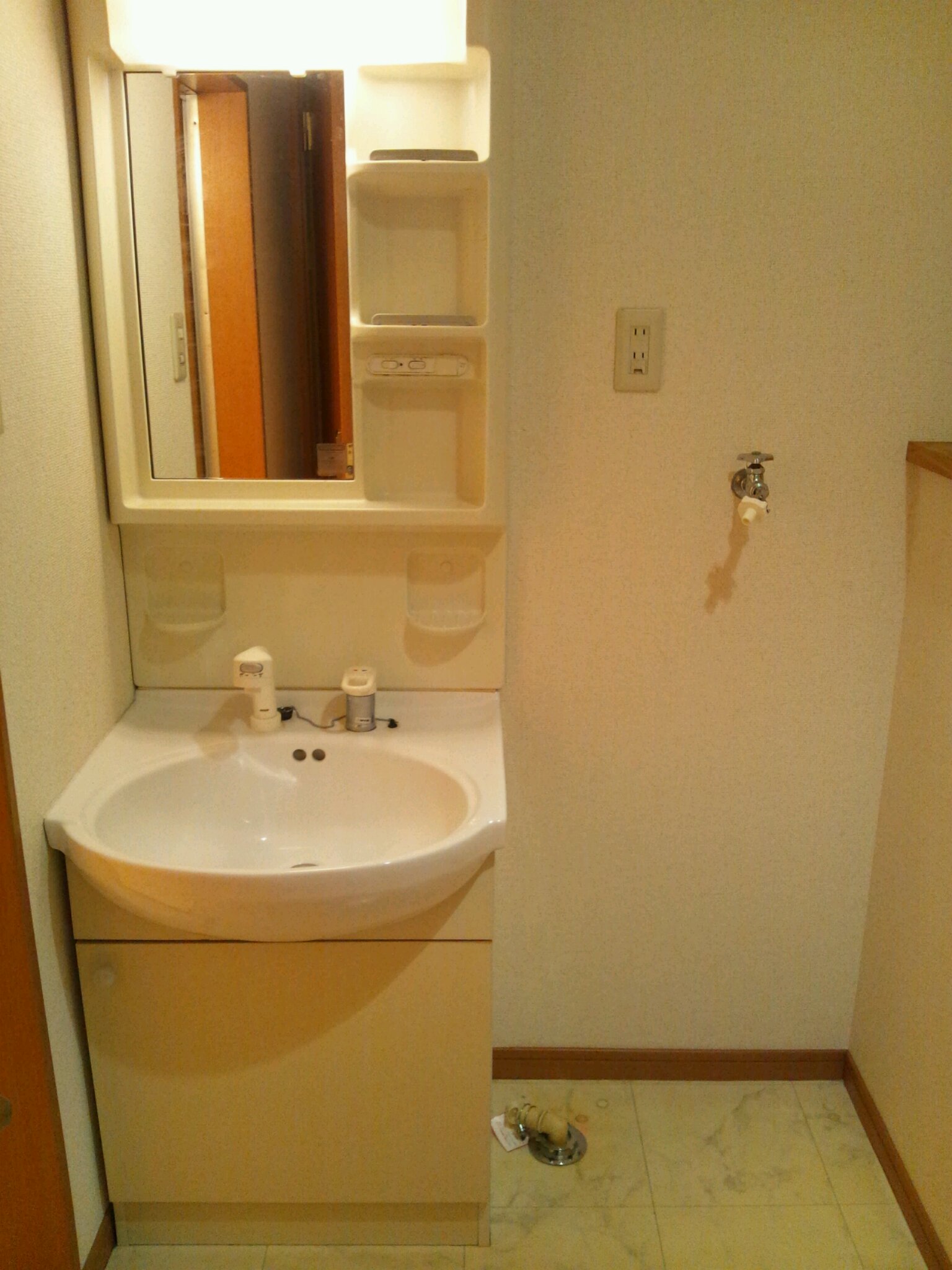 Washroom. Washbasin of spacious size.