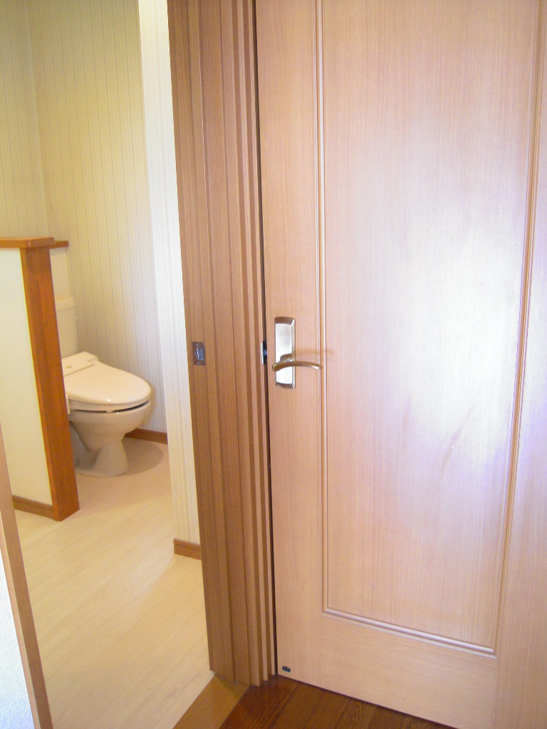 Other room space. Entrance ・ Washroom is firmly door