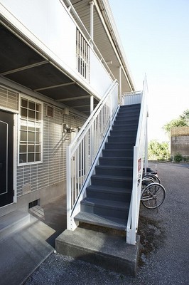 Other common areas. Sharing of stairs There are two.