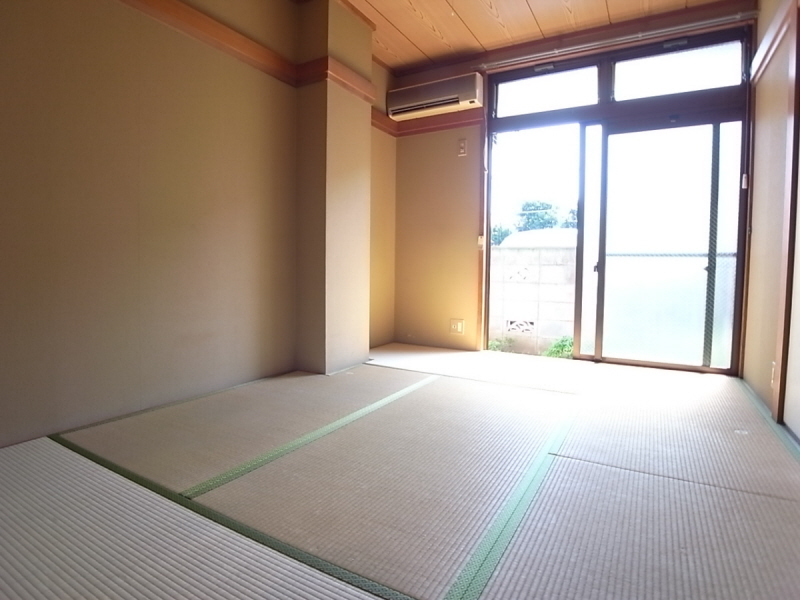 Living and room. It is very pleasant environment in a quiet residential area ☆